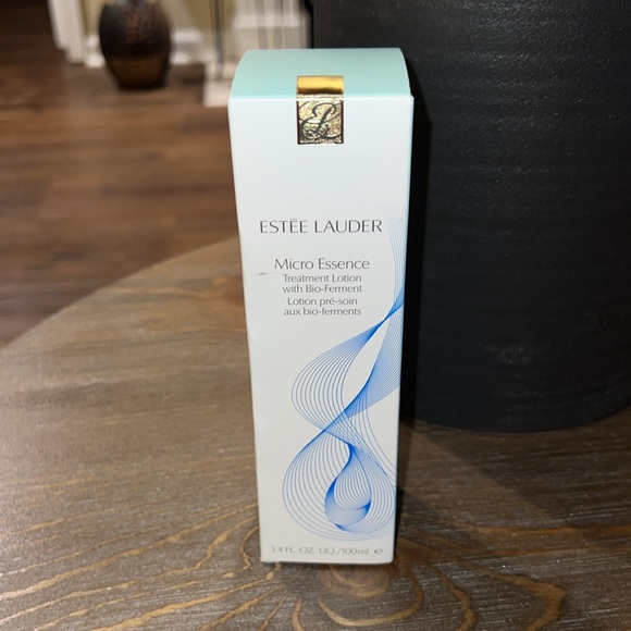 Estée Lauder Micro Essence Treatment Lotion With Bio-Ferment - Picture 2 of 3